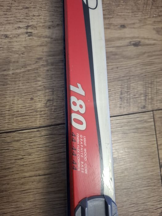 Продам лыжи  новые