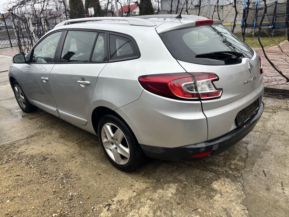 Dezmembrez renault megane 3   Facelift break 1.5 dci euro 5  66 kw  90cp