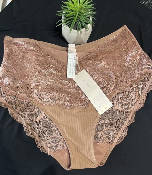 Оригинално бельо на Triumph размер XL