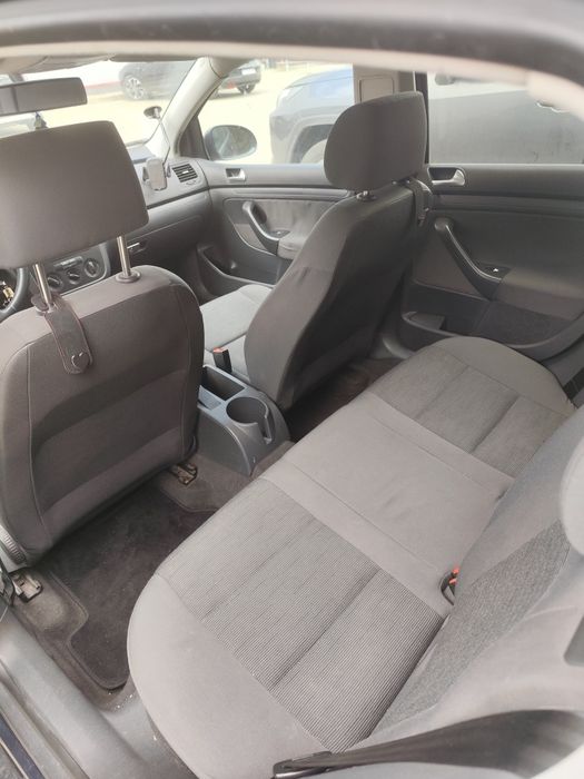 Vand Golf 5 1.9 TDI (problema cu volanta, zgariata)