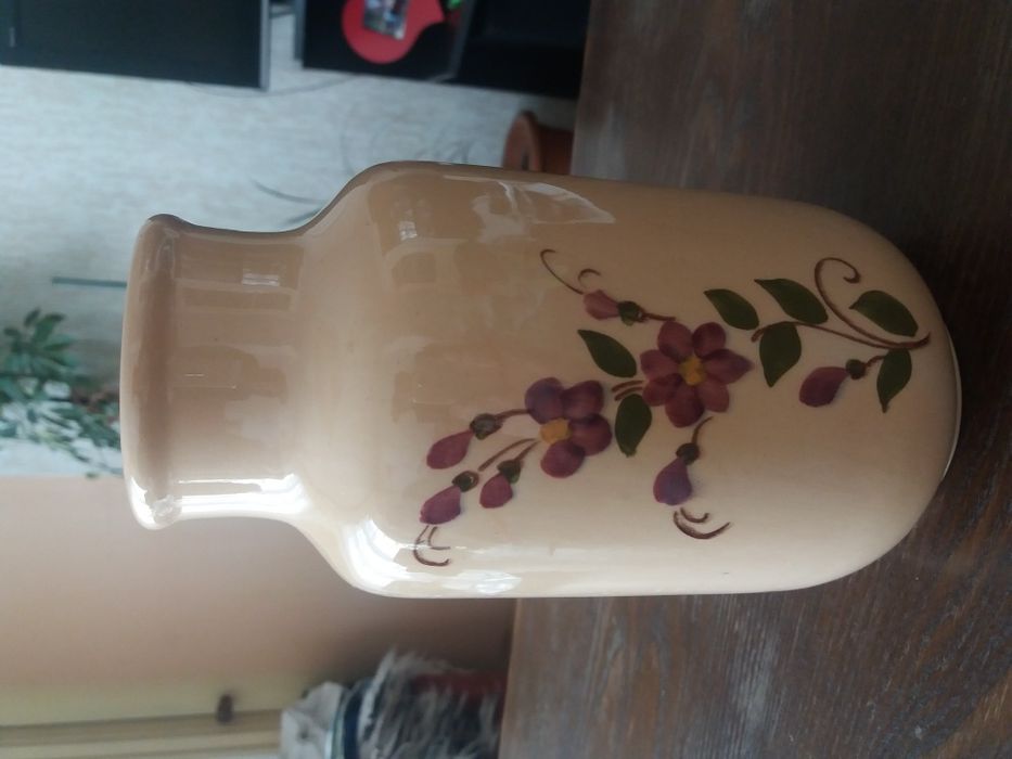 Вази разнообразни