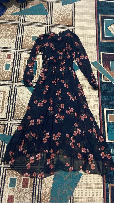 Платья в отличном состояний