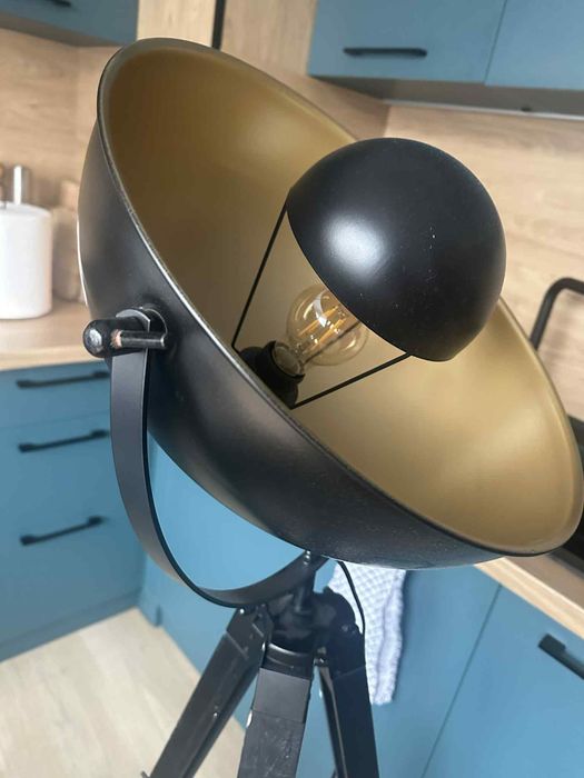 Лампа трипод прожектор