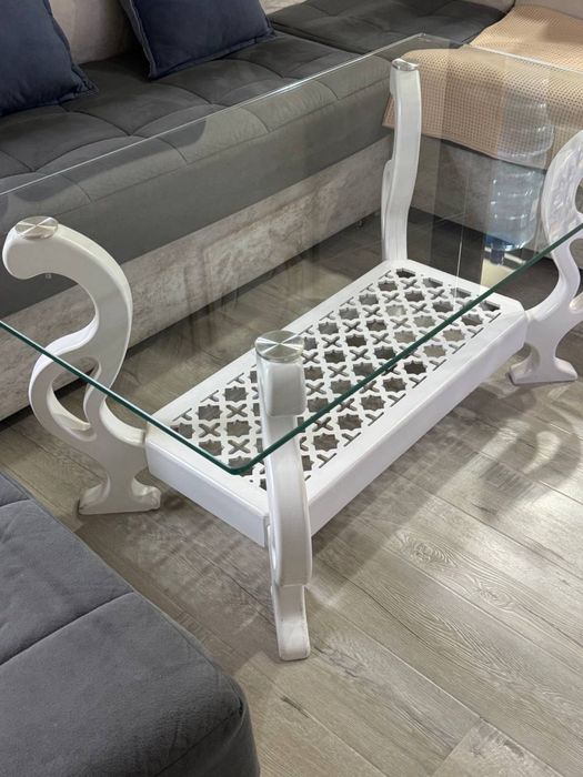 Журнальный стол в идеальном состояние