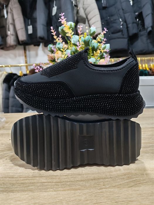 Стильные женские кроссовки Hollis — комфорт и блеск в каждом шаге