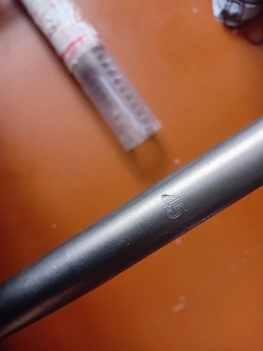 Продам бур на 1000×45 .и перфоратор