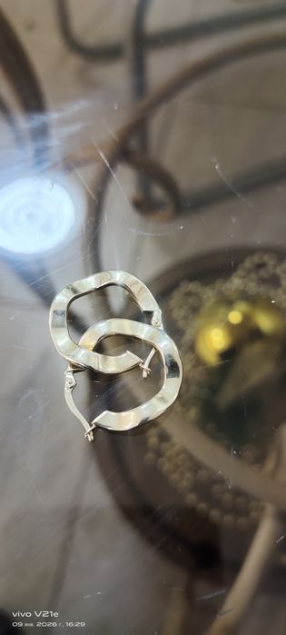 Продам золотые серьги