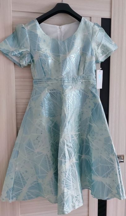 Продам новое платье