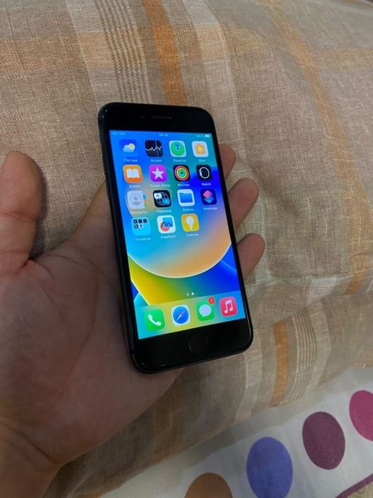 В продаже Айфон 8. 64Gb