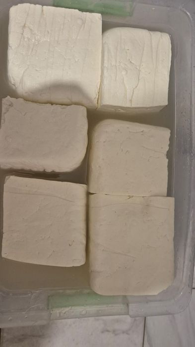 Vând brânză proaspătă si grasă