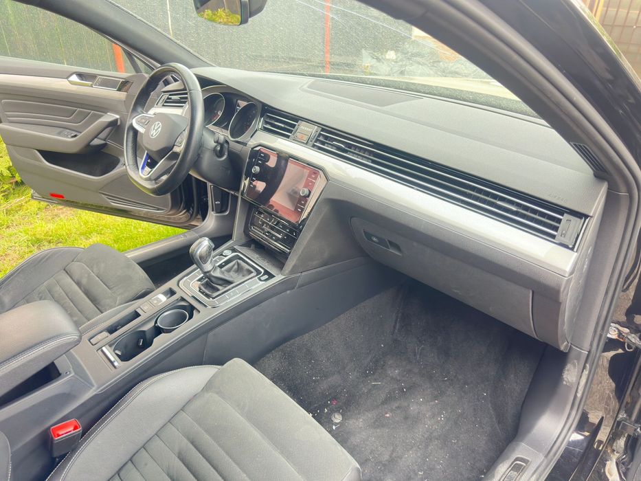 Volkswagen Passat GTE facelift 2021 - Plug-in Hibrid - Avariat