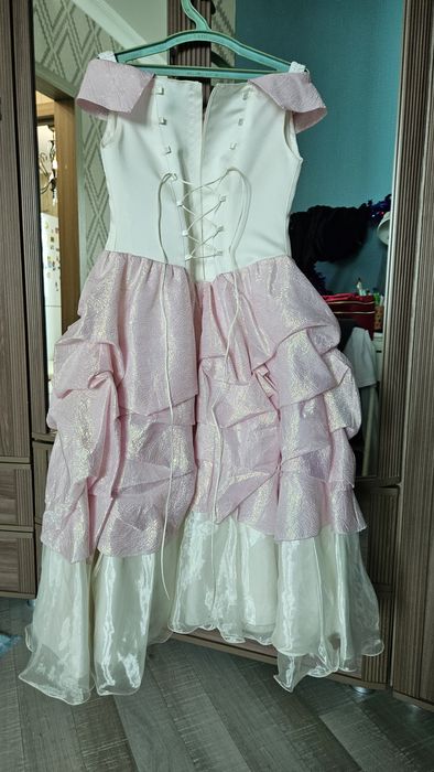 Платье в хорошем состоянии, одевала несколько раз.