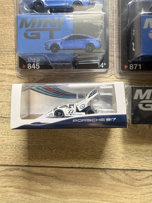 MINI GT умалени модели на коли