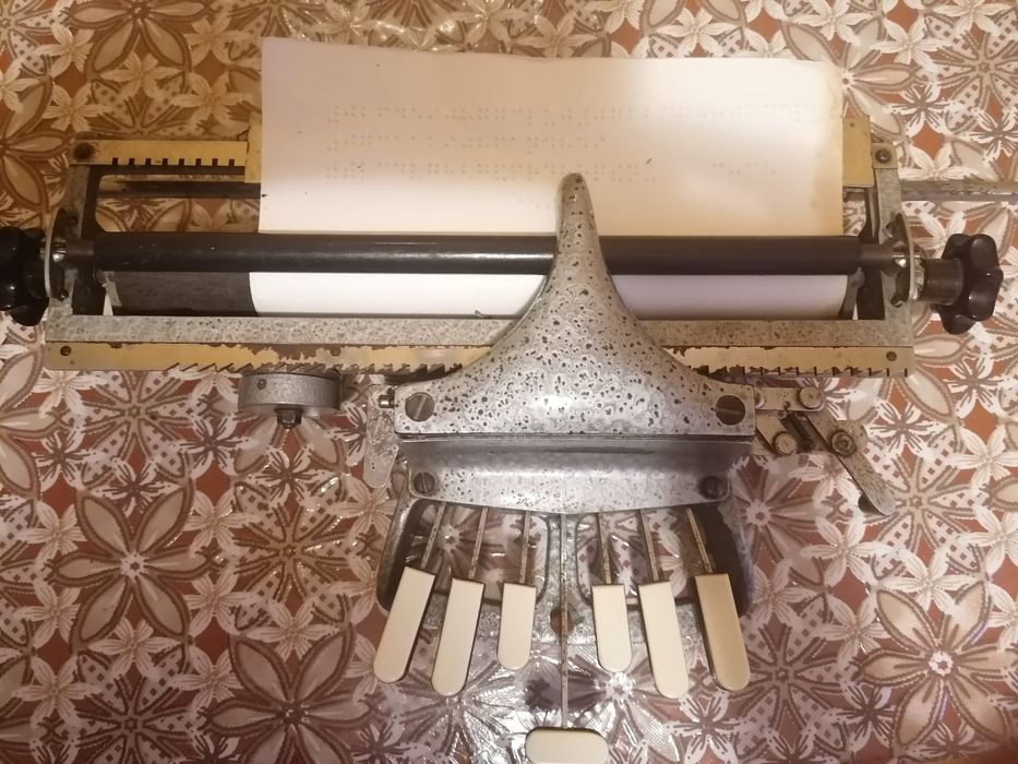 Maşina de scris Braille Tatrapoint Standard cu 34 de caractere pe lini