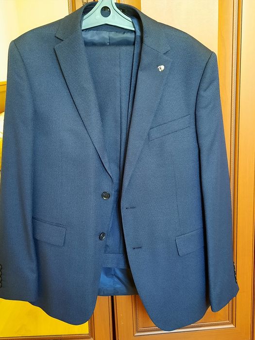 Продам мужской костюм