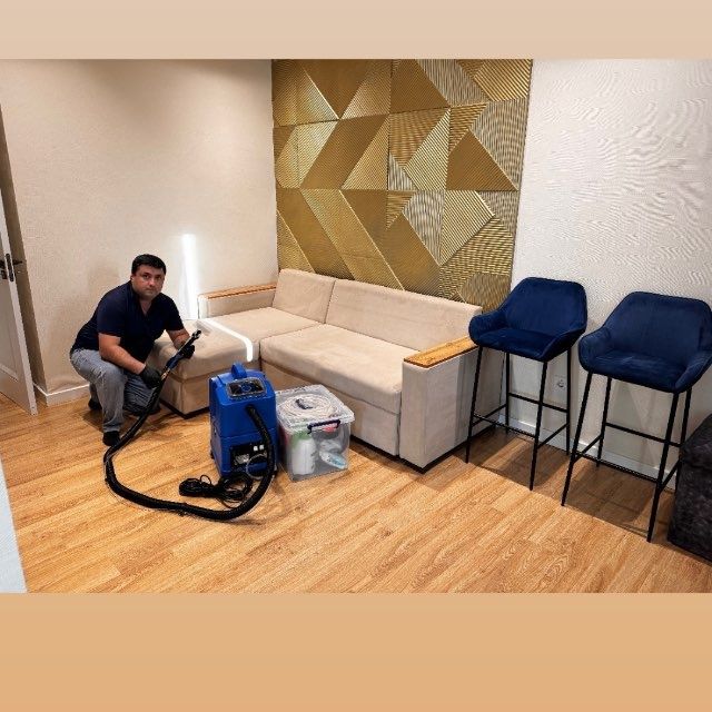 Химчистка мягкой мебели киска диван услуга и матрас услуга