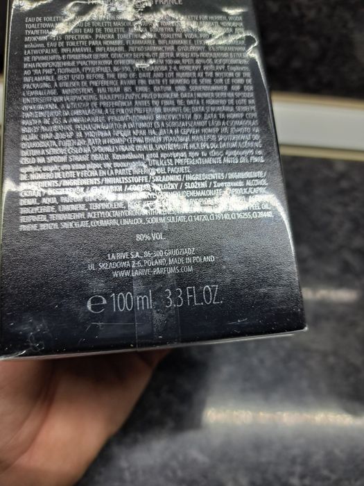 Продавам оригинален марков мъжки парфюм 100мл..