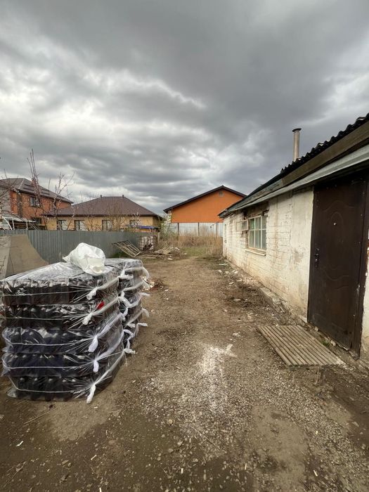 Сдам на долгиц срок Дом  8 мкр.