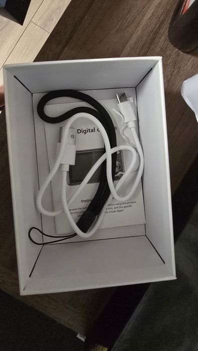 Компактен дигитален фотоапарат 48MP / 2.7K – Като нов (Пълен комплект)