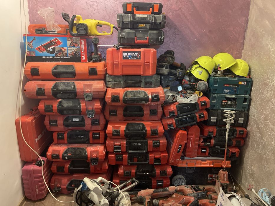 Vand cutii Hilti si scule