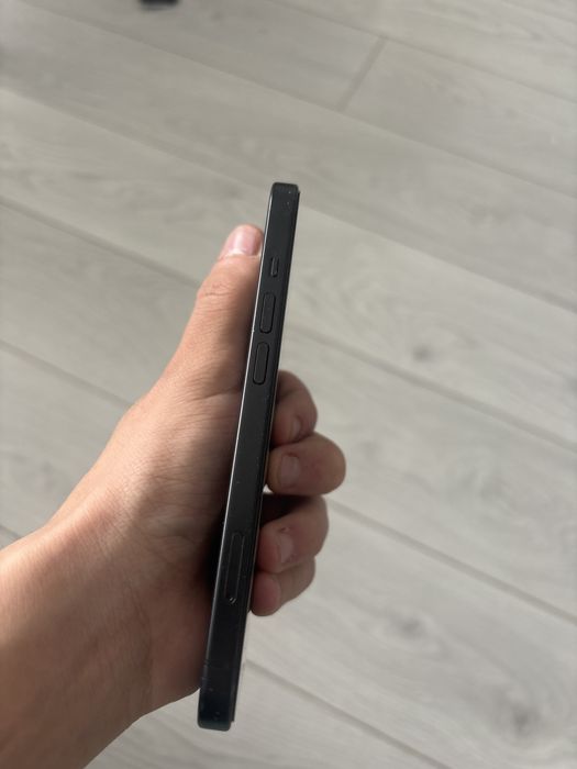 Iphone 15 с документами