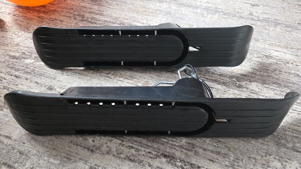 Продам лыжи на коляску