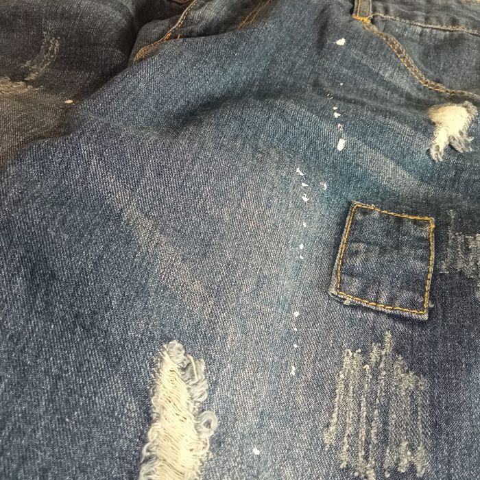 Продам рваные джинсы