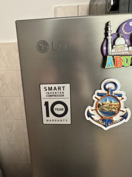 Хладилник LG с горен фризер