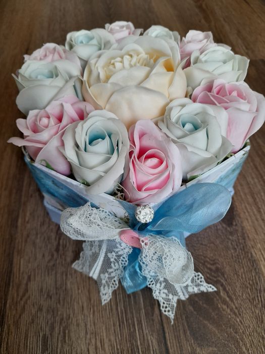 Vand aranjament trandafiri săpun