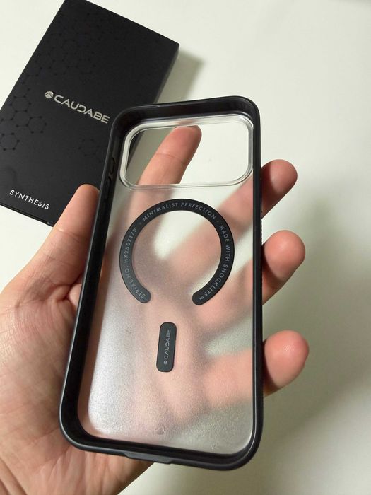 Husa premium Caudabe Synthesis Frost pentru Apple iPhone 17 Pro Max