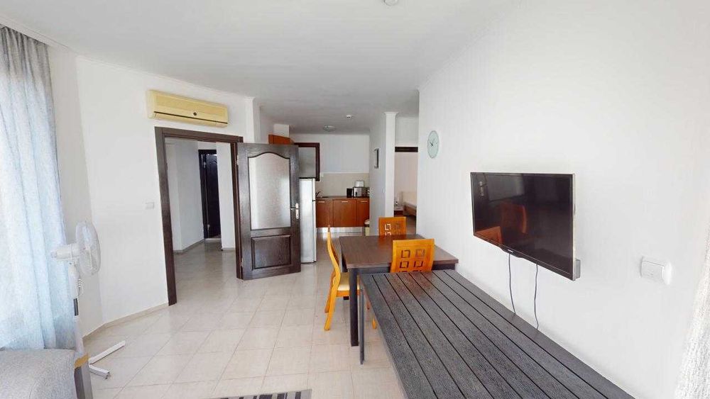 Просторен тристаен апартамент в к-с „Bay View Villas“