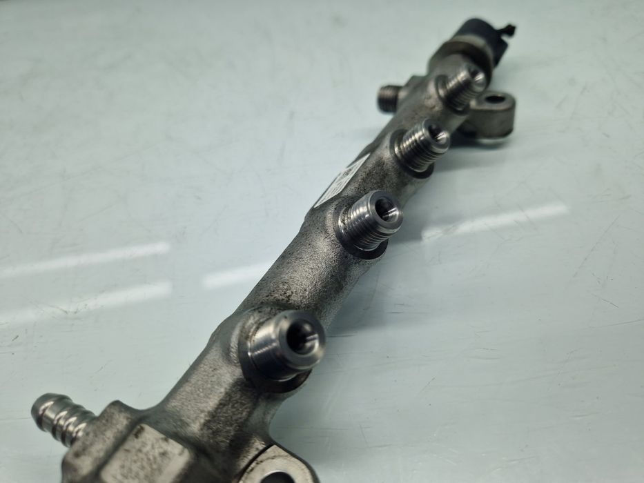 Rampa injectoare Volkswagen Golf 7 (5G) [Fabr 2014-prezent] 04L089B 1.