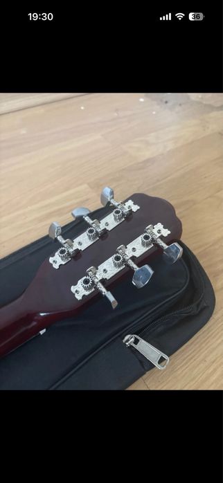 Vand chitara in stare apropr perfecta