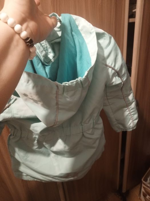 Продам куртку на девочку 5 лет