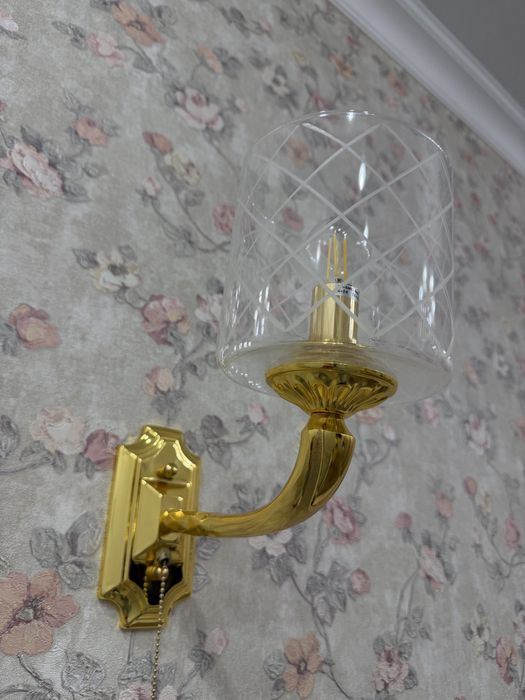 Продаю люстру с бра