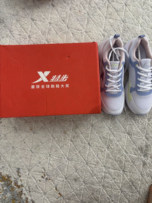 Продам кроссовки