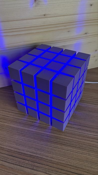 Lampa ambientala moderna cu trecere automata prin diverse culori