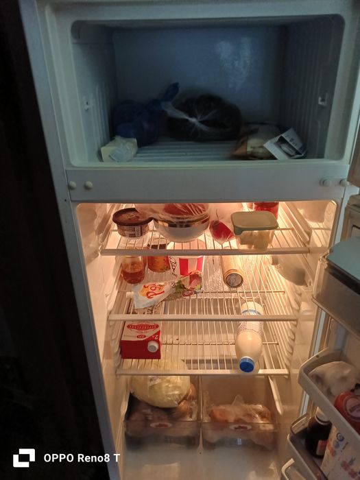 Продам холодильник сротчно