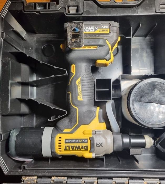 Pistol pop nituri dewalt dcf414 aproape nou. Set power stack