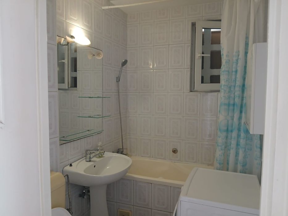 Apartament semidecomandat cu 2 camere