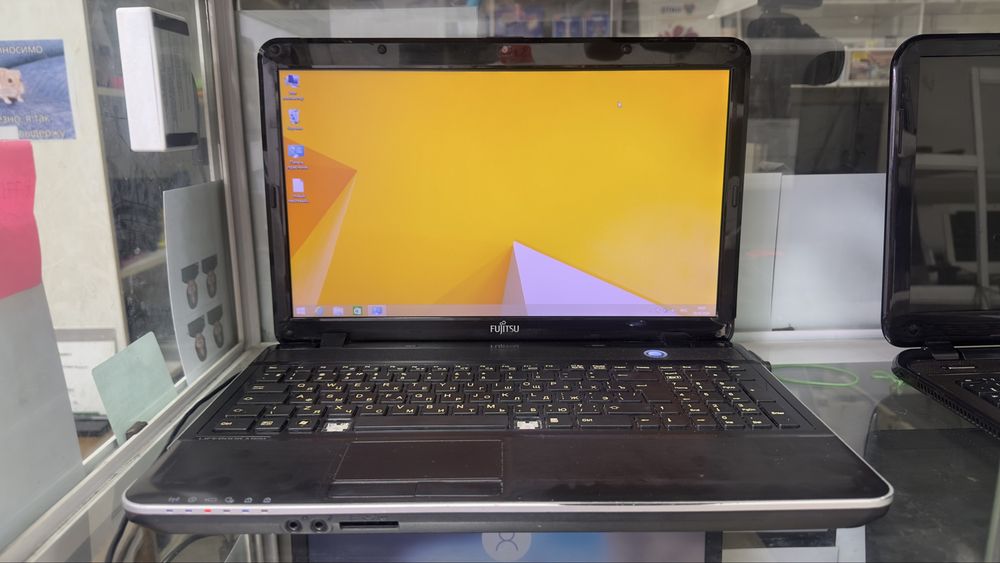 Ноутбук Fujitsu Core i3/4gb/HDD160gb/Intel HD, с гарантией