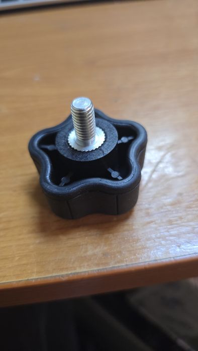 Suruburi pentru bracketi boxe D&B audiotechnik