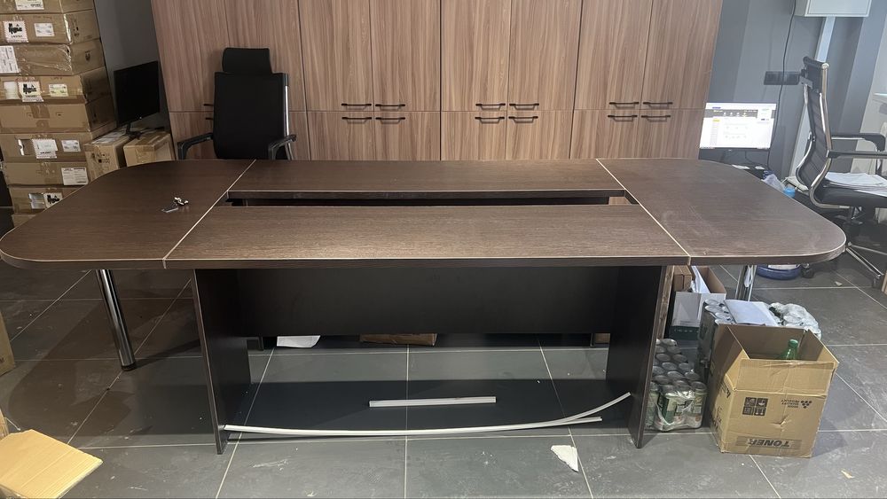 Продам конференц-стол/стол для переговоров