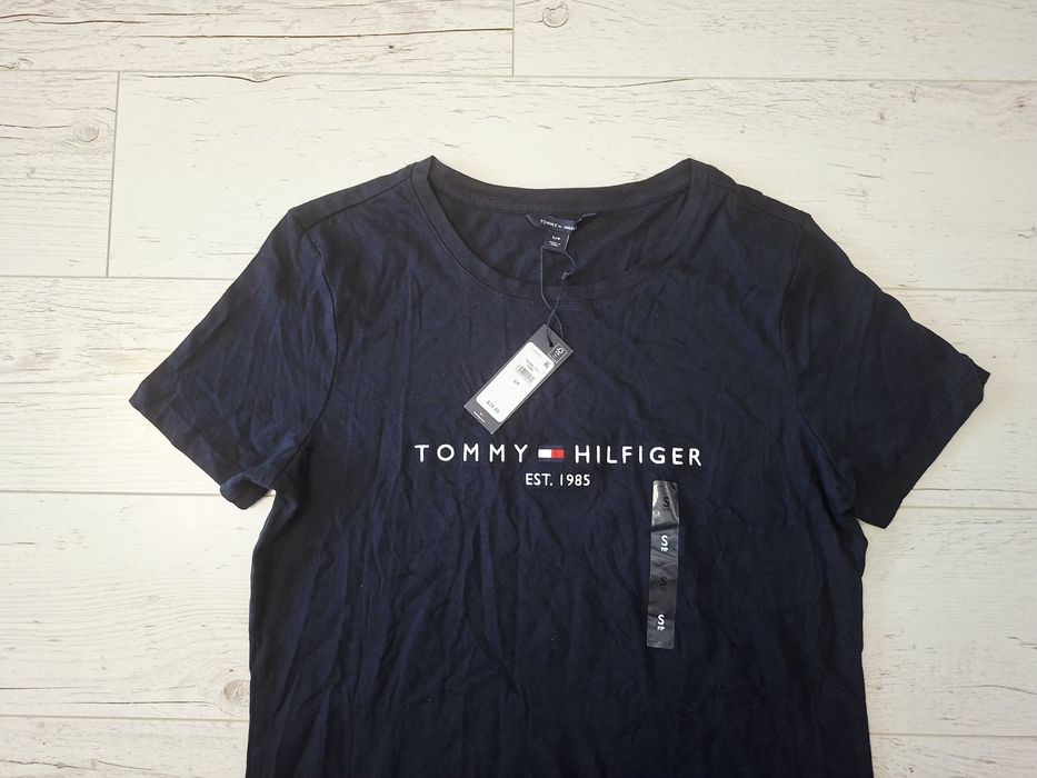 Tommy Hilfiger-Ориг. Дамска тениска Нова!!!