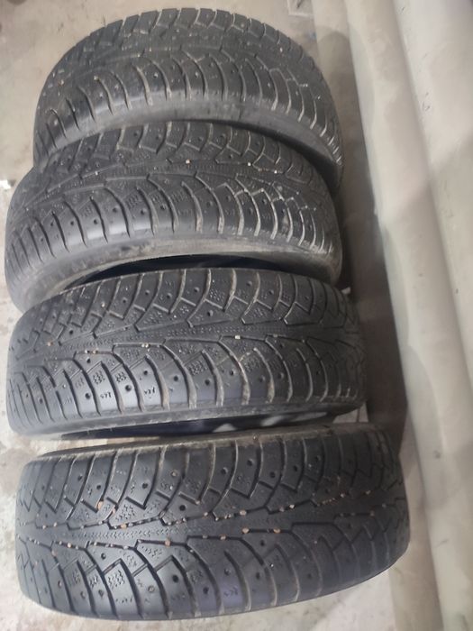 Продам комплект резины 185/65/15