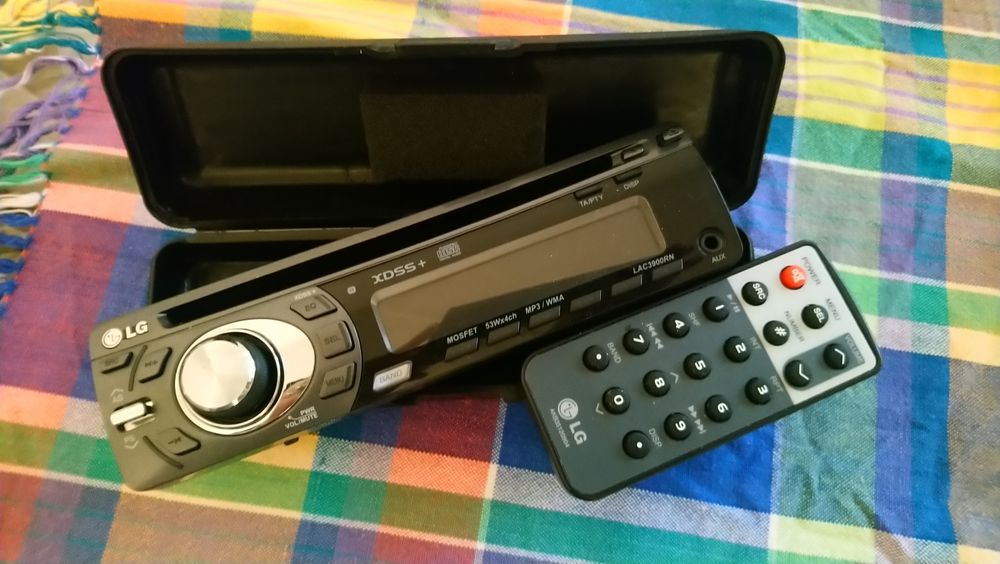 Панел за музика за кола