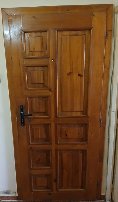 Продавам входна врата