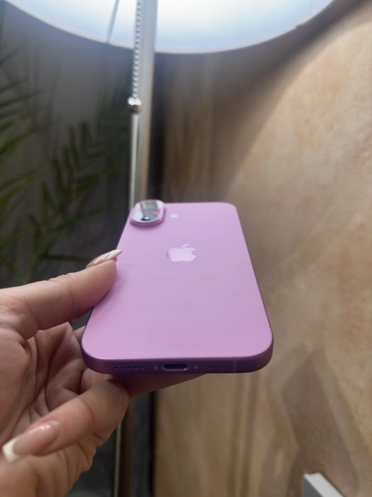 iPhone 16 pink , ползван 1 месец