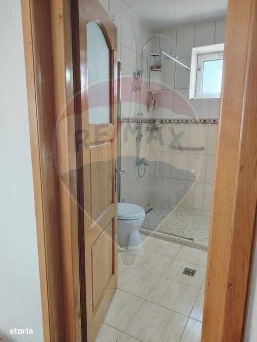 Casă / Vilă cu 8 camere de vânzare în zona Central
