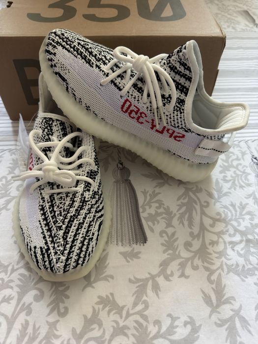 Adidas Yeezy 350 v2 Zebra